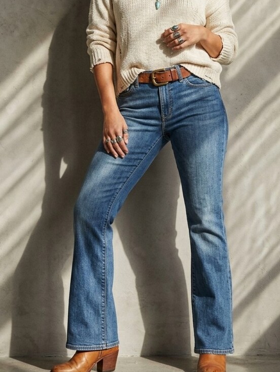 Levi's Denim - Perfect Waist Bootcut LEVI’S 525 Jeans Size 32/34